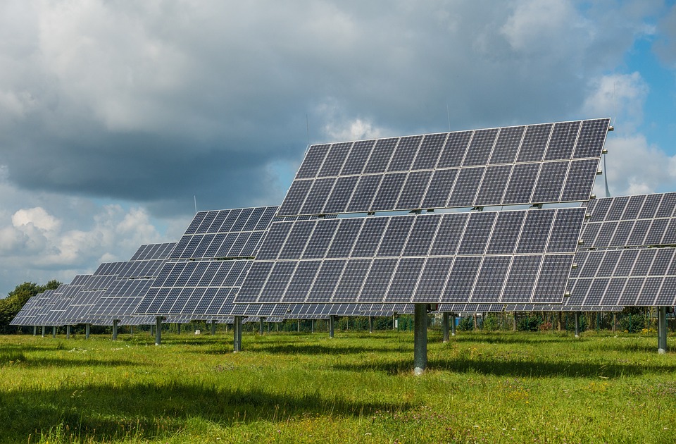 Noul parc fotovoltaic din Romania care dispune de sistem tracker al soarelui
