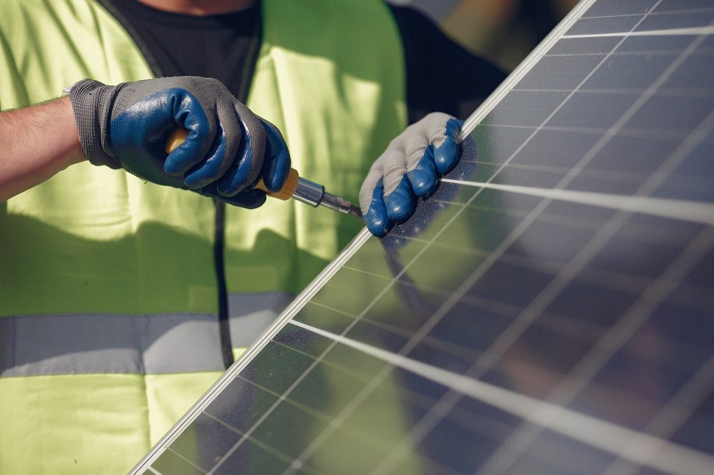 gard din panouri fotovoltaice